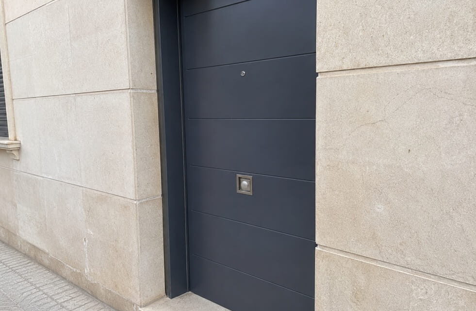 Puertas acorazadas en Tortosa